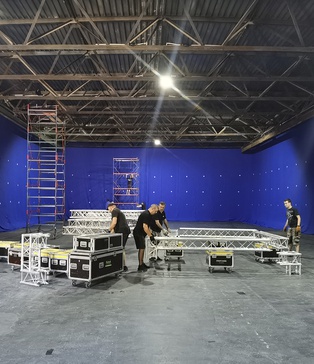 green screen Київ | blue screen оренда | хромакей студія Київ | оренда павільйону з green screen | оренда павільйону з blue screen | chroma key studio Kyiv