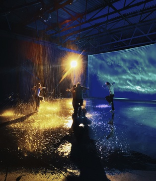 зйомка зі штучним дощем Київ | контрольований дощ у павільйоні | павільйон зі штучним дощем оренда | студія для кліпів з дощем | штучний дощ для реклами Київ