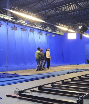 green screen studio Kyiv | blue screen rental Ukraine | chroma key stage Kyiv | 360° green screen studio