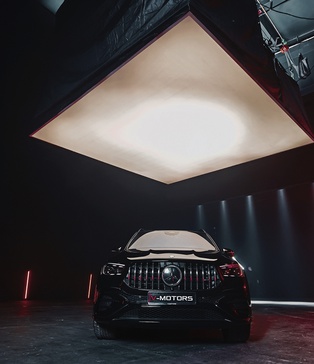 SOFTBOX у павільйоні Movie Space як частина декорації кліпу