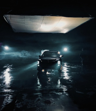 Stage 3 DARKNESS — павільйон для реклами автомобілів