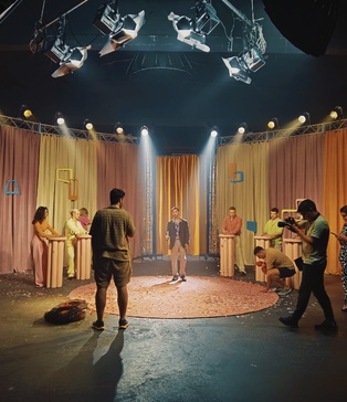 оренда чорного павільйону Київ | павільйон для fashion-зйомок | павільйон для кліпів Київ | павільйон зі штучним дощем | павільйон для автомобільних зйомок | локація для зйомок авто |