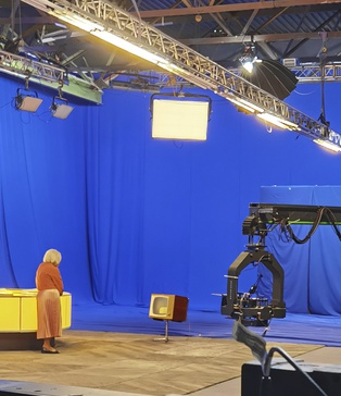 green screen studio Kyiv | blue screen rental Ukraine | chroma key stage Kyiv | 360° green screen studio