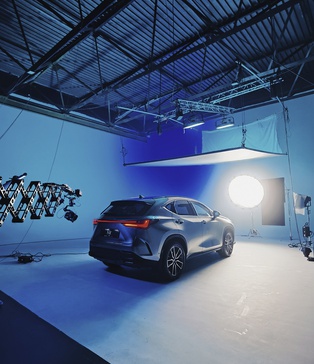 Автомобільна зйомка в Києві: рекламна кампанія Lexus NX 350h у павільйоні