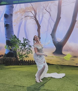 локація для зйомок кліпів, студія з LED екранами київ, зйомка на білій циклорамі