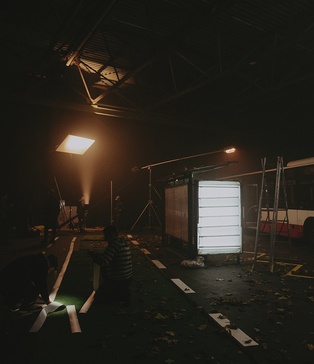 Режисер Glib Feldman координує процес зйомки реклами COOSH