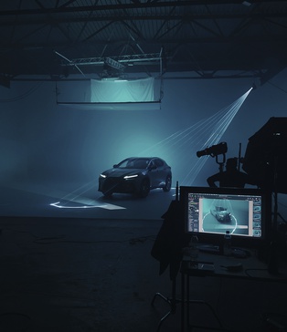 Зйомка авто на білій циклорамі: створення рекламного контенту для Lexus