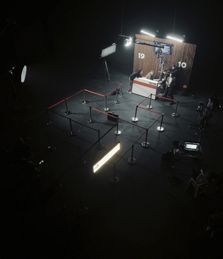 Професійне світло для кіно: робота гафера в павільйоні Darkness Stage