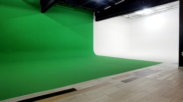 Rent cyclora Kyiv Photo studio with cyclorama Kyiv White photo studio cyclorama for video shooting RENTAL OF PHOTO STUDIO IN KYIV | White cyclorama Chromakey rent Kyiv White Studio chroma key Studio | chromakey studio Kyiv | green background Kyiv