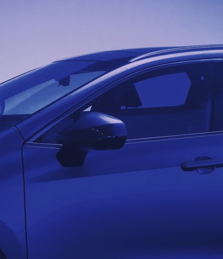 Локація для зйомок авто SP Studio: велика біла циклорама та заїзд у павільйон