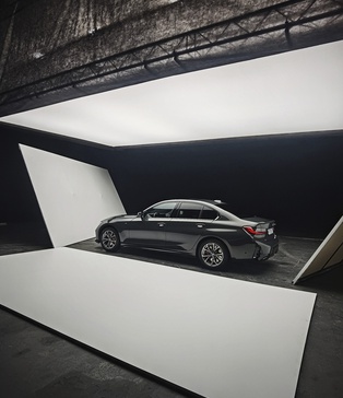 Зйомка-M340i-автомобільна-студія-AWT-Bavaria-професійне-світло-для-автомобільної-зйомки-в-Києві