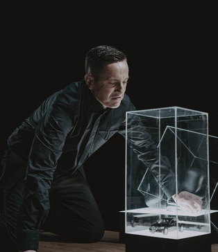 Деталізація художніх декорацій MATERIA та світлова схема Patriot Rental у SP Studio