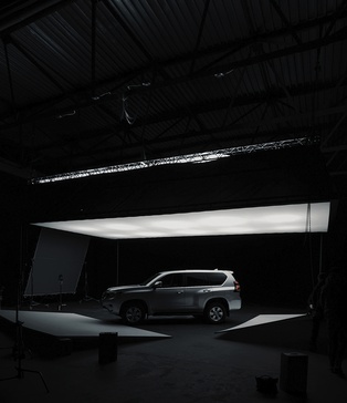 Оренда павільйону для зйомки авто з великим верхнім світлом 6х12м Київ