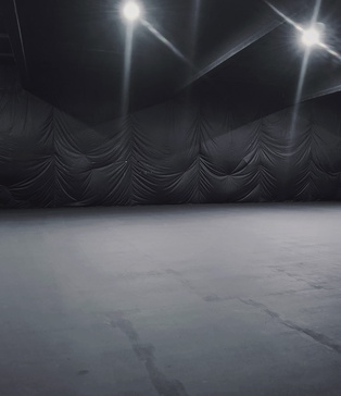 Локація для відеозйомки авто | Павільйон для зйомки авто