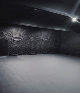 total black павільйон | Чорний павільйон Київ | оренда Київ павільйон для зйомок | Оренда знімального павільйону Київ | Знімальний павільйон оренда