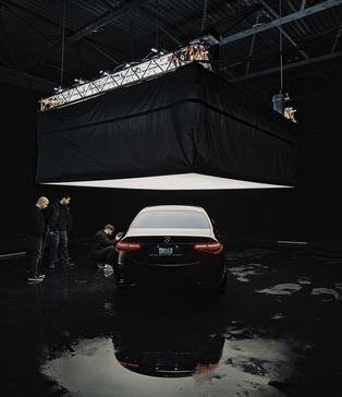 Рівномірне заливаюче світло в павільйоні для рекламних проектів та кіно