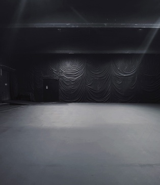 павільйон для кліпів Київ | павільйон зі штучним дощем | павільйон для автомобільних зйомок