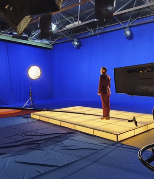 green screen Київ | blue screen оренда | хромакей студія Київ | оренда павільйону з green screen | оренда павільйону з blue screen | chroma key studio Kyiv