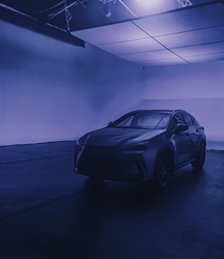 Автомобільна зйомка Lexus NX 350h у Stage 3 Darkness: преміальний кейс