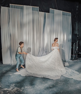 Carfelli wedding dresses | Зйомка кліпу Київ оренда | Павільйон для зйомок | Як знімають кліп | Де відбувалися зйомки кліпу | Оренда знімального павільйону Київ | Де знімають кліпи Київ | Оренда локації для зйомок кліпу | Зйомки кліпів у Києві