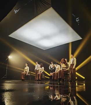 Професійне освітлення для музичних кліпів у великій циклорамі SP Studio