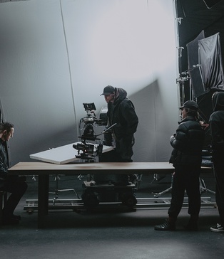 Декорація з прозорими дисплеями — павільйон для арт‑інсталяцій, Arri SkyPanel, SP Studio