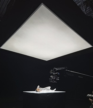 Fashion-зйомка у студії Movie Space з використанням стаціонарного софтбокса 4х4 метри