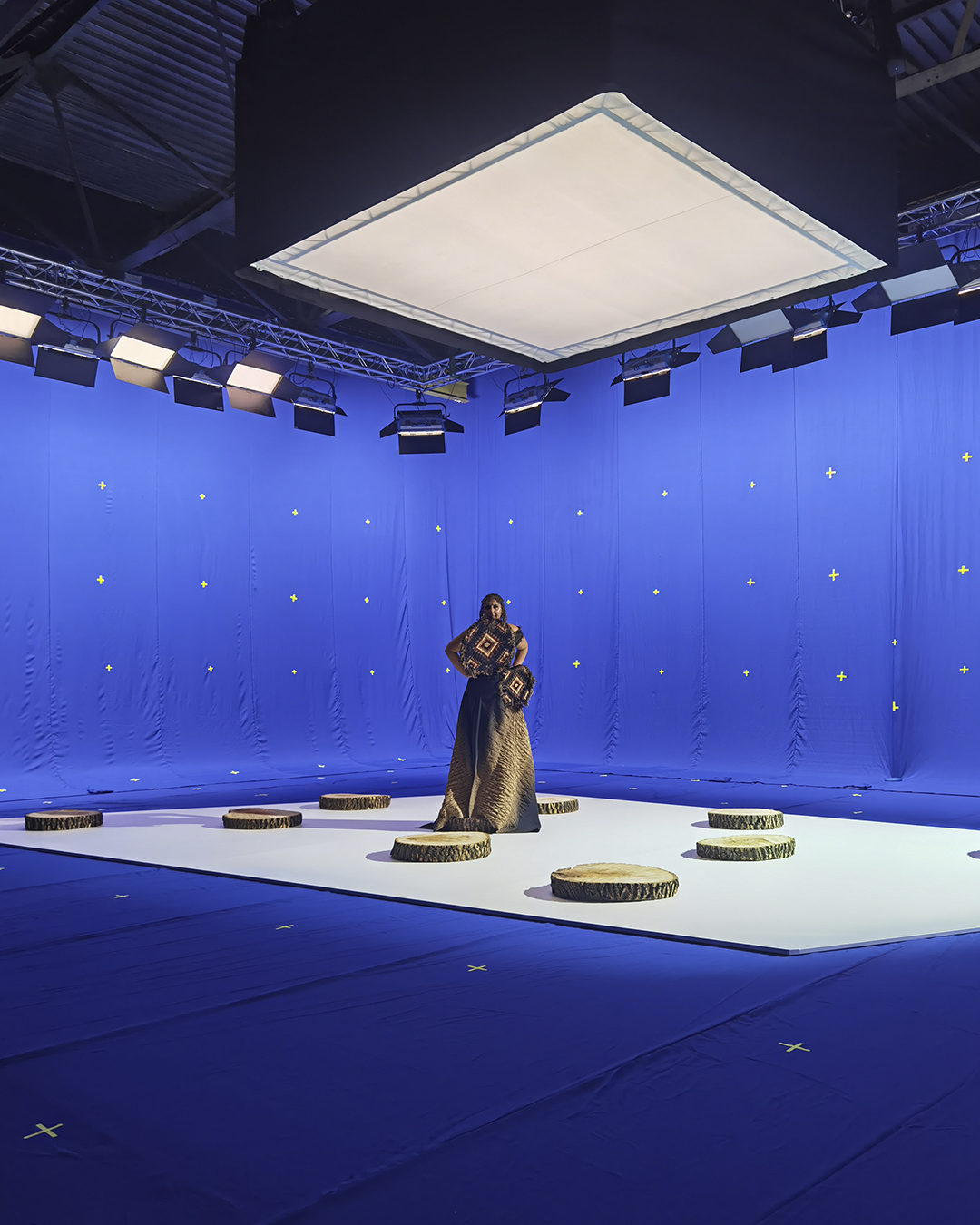 оренда-павільйону-з-синім-фоном-Blue-Screen-Київ-SP-Studi