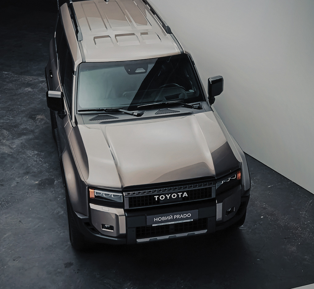 Автомобільна фотостудія Київ | Зйомка позашляховика Toyota Land Cruiser Prado