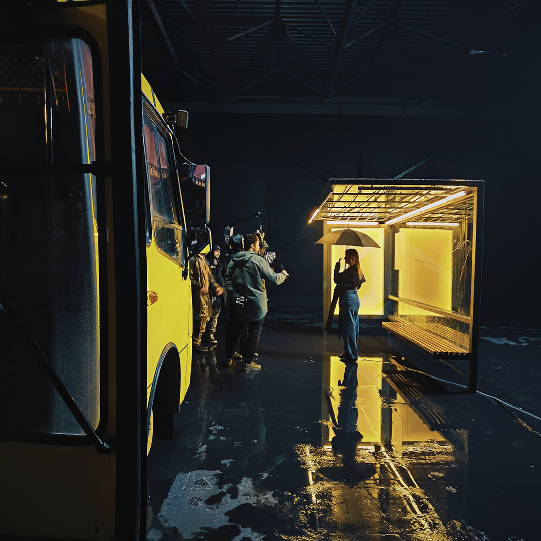 Зйомка автомобілів у павільйоні: справжній автобус Богдан у студії SP Studio для відеозйомки