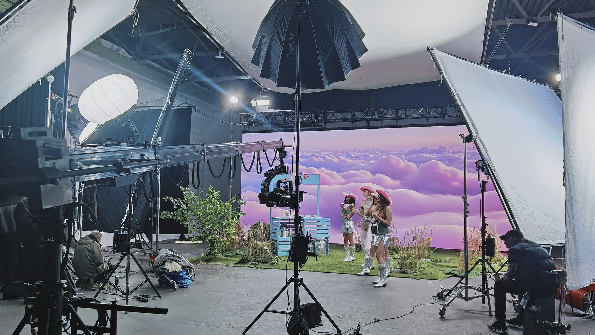 Студія з LED екранами для зйомок кліпів у Києві: кейс NK MOLOKO