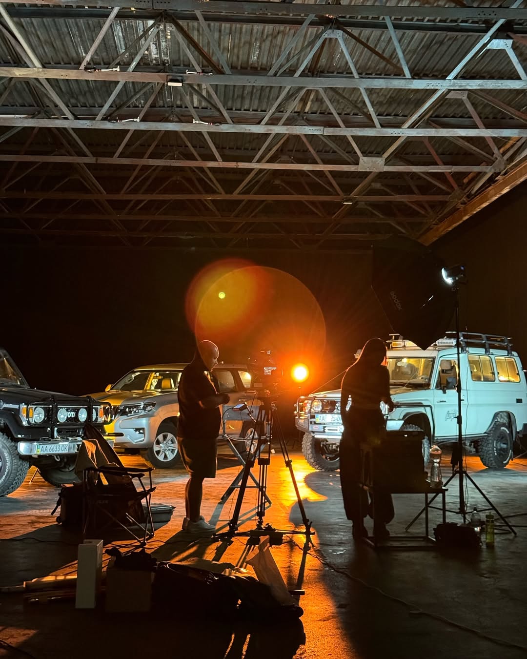 автомобільна зйомка Toyota Land Cruiser | локація для зйомок авто та оглядів транспортні історії | автомобільна студія оренда Київ