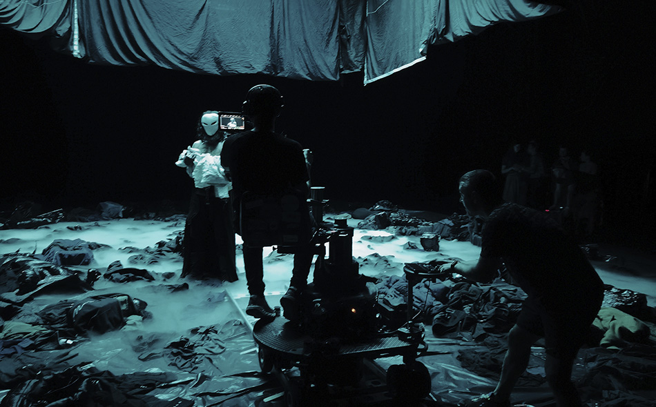 Чорна-циклорама-оренда-чорного-павільйону-Київ-найбільший-павільйон-для-зйомок-Київ