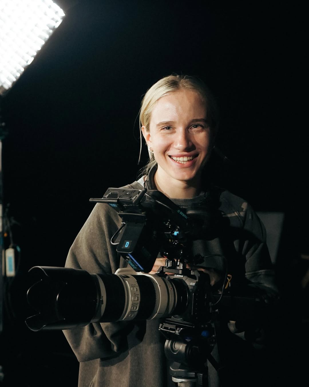 Хто-знімав-кліп-Тіна-Кароль-НЕ-СВЯТІ-зйомка-з-вогнем-та-водою-Київ-студія-з-водою-студія-для-кліпів-з-дощем-та-вогнем