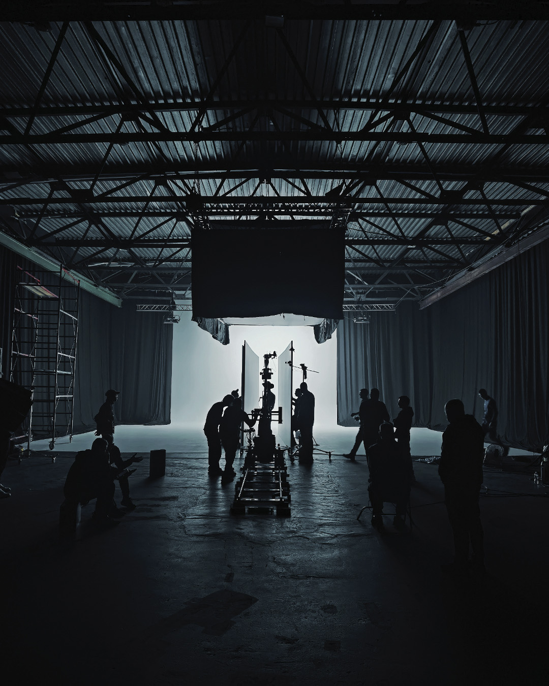 Vario-Jib-Crane-DJI-Ronin-2-Gimbal-Setup-Слава-Давидов-режисер-зймка-кліпа-Оренда-знімального-павільйону-з-білою-циклорамою-в-Києві