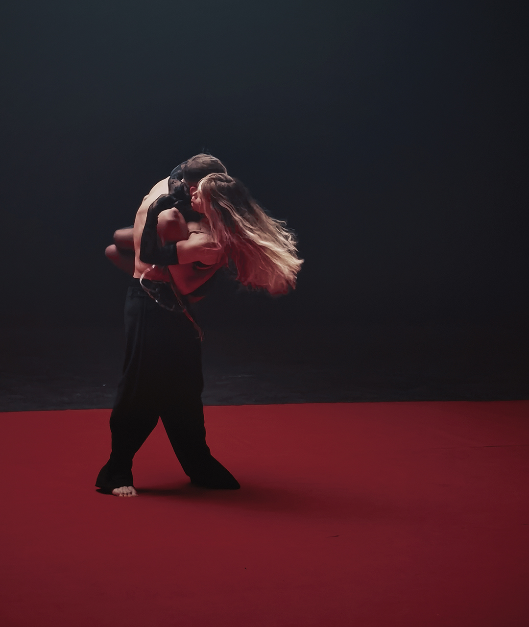 оренда великих дзеркал для зйомок, дзеркало 2х3м Київ, зйомка танцювального кліпу