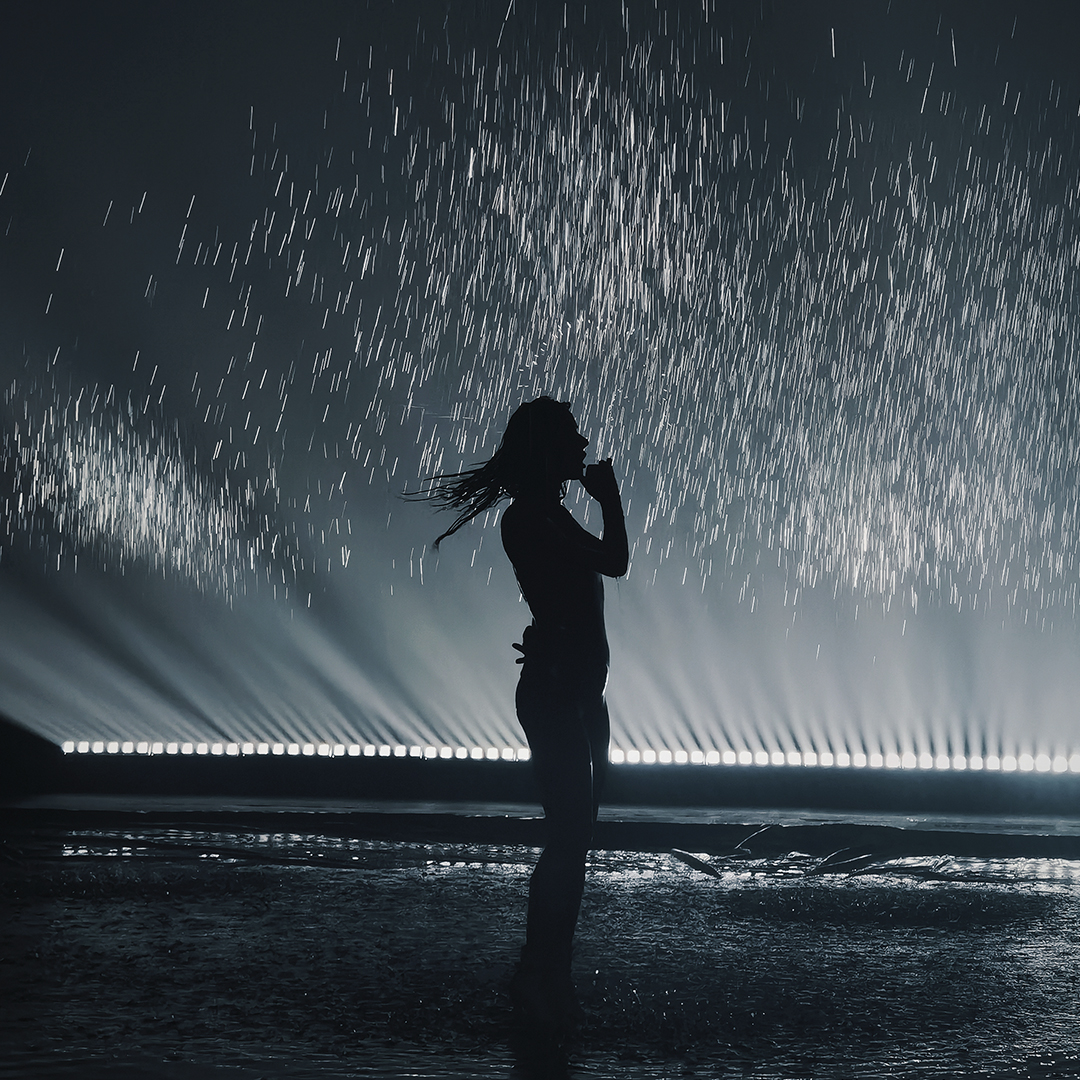 ZLATA OGNEVICH — Віддаю | Контур у променях Fresnel, система гарячого дощу SP Studio