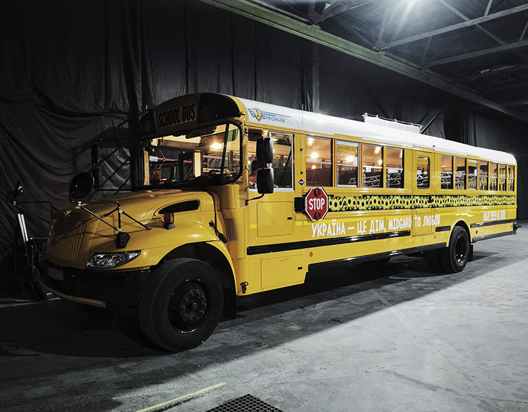 Шкільний-автобус-оренда-для-зйомок-жовтий-американський-автобус-MAYOROVA-зйомка-кліпу-Київ