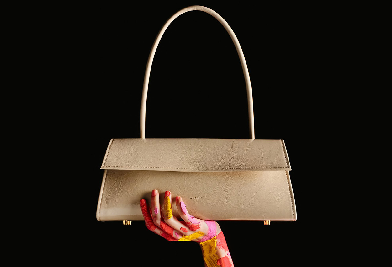 Фотограф Деніс Маноха для львівського бренду POÉLLE вишуканих шкіряних аксесуарів | зйомка для магазину одягу та сумок POÉLLE