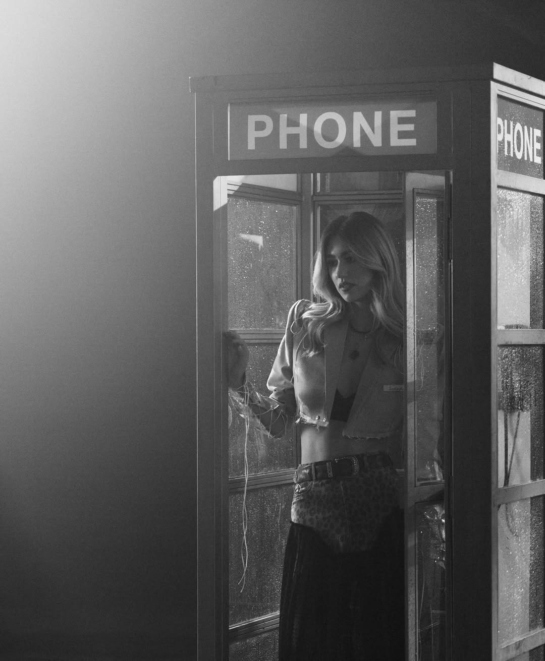 backstage-car-lighting-Stage-3-Darkness-Ulyana-Shuba-оренда-студії-з-білою-циклорамою-Київ