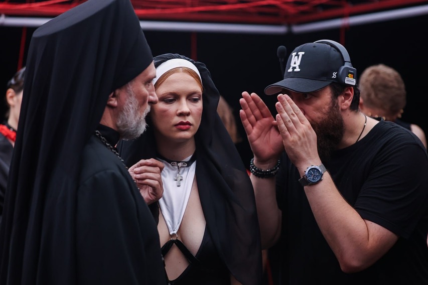 Як-знімали-кліп-Харфанг-Степлер-в-чорній-студії-Артур-Лерман-та-Ілля-Михайлусь