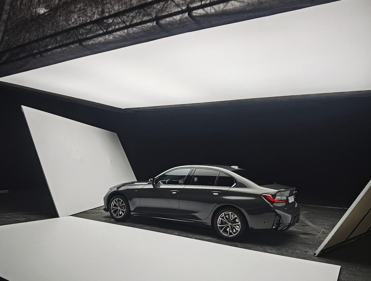 фотостудія-для-автомобілів-BMW-M340i-автомобільна-відео-зйомка-в-Києві-локація-для-зйомки-авто-Київ