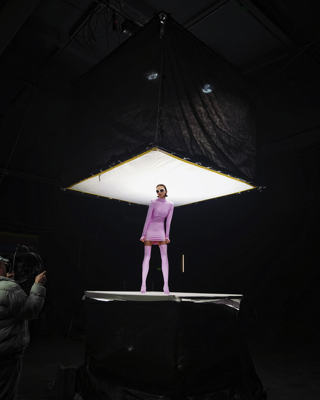 Aputure-600d-Pro-Aputure-F10-Fresnel-SoftBox-чорна-студія-оренда-Денис-Маноха-фотограф-зйомка-fashion-