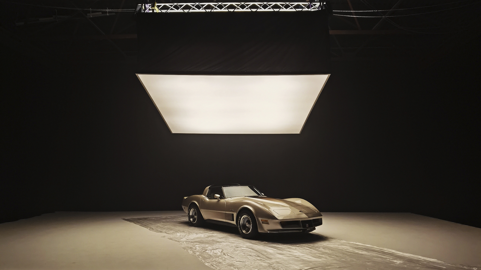 Великий SoftBox | Soft Box для зйомок авто |  оренда студії Київ | студія для зйомки авто Київ  | студія для реклами | Софтбокс для зйомки автомобілів