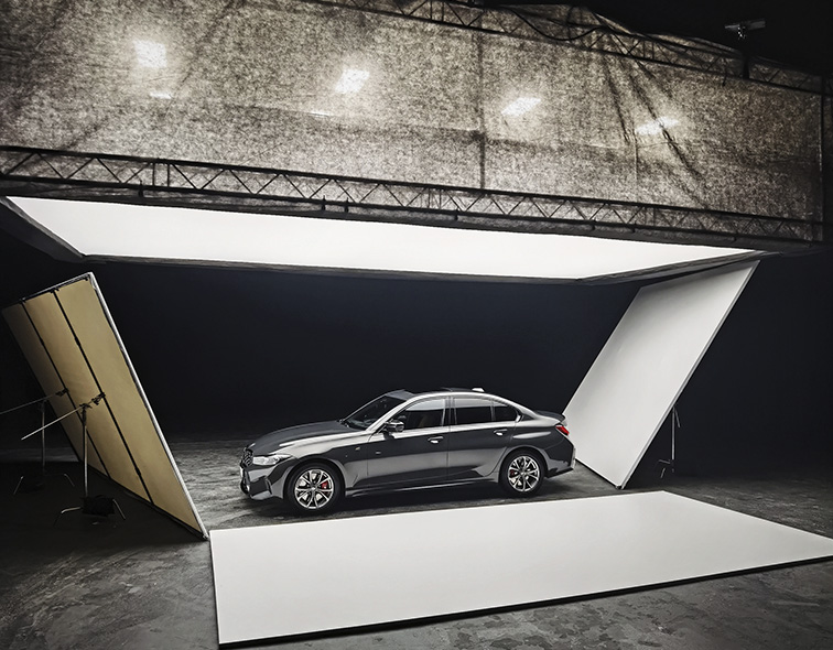 Великий-Softbox-для-зйомки-авто-M340i-BMW-автомобільна-відео-зйомка-в-Києві