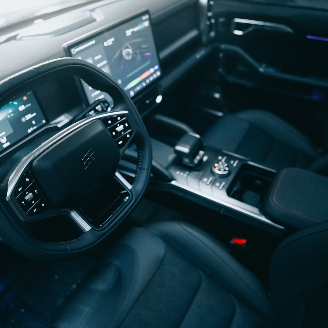 Презентація-JETOUR-T2-оренда-чорної-циклорами-для-зйомки-авто-Sergiy-Tsybulskyy