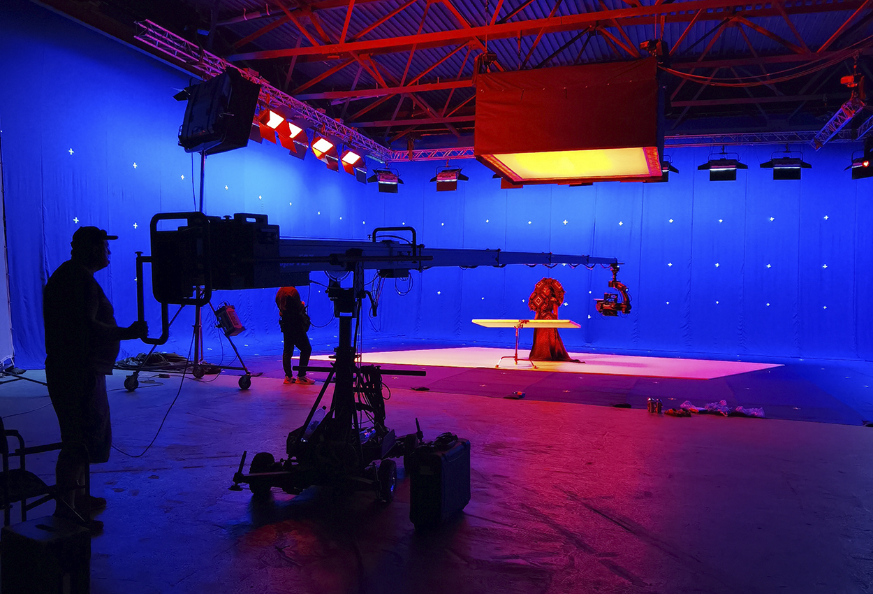 green-screen-Київ-blue-screen-оренда-хромакей-студія-Київ-оренда-павільйону-green-screen-blue-screen-chroma-key-studio-Kyiv