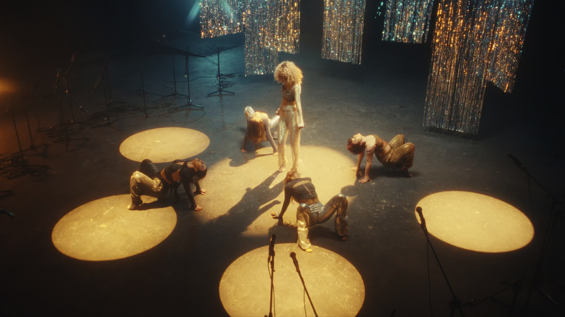 Зйомка танців у чорному павільйоні: робота команди Гірченко-Хомич