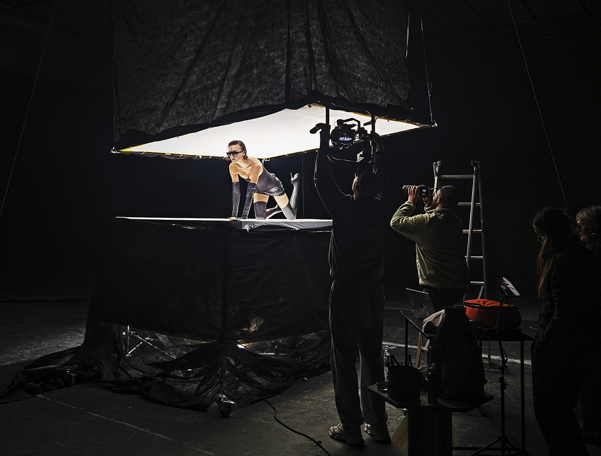 SP-Studio-TSUM Kyiv-denis-manokha-dslav-diana-onatska-koshkin-gaffer-Aputure-600d-Pro-Aputure-F10-Fresnel-SoftBox