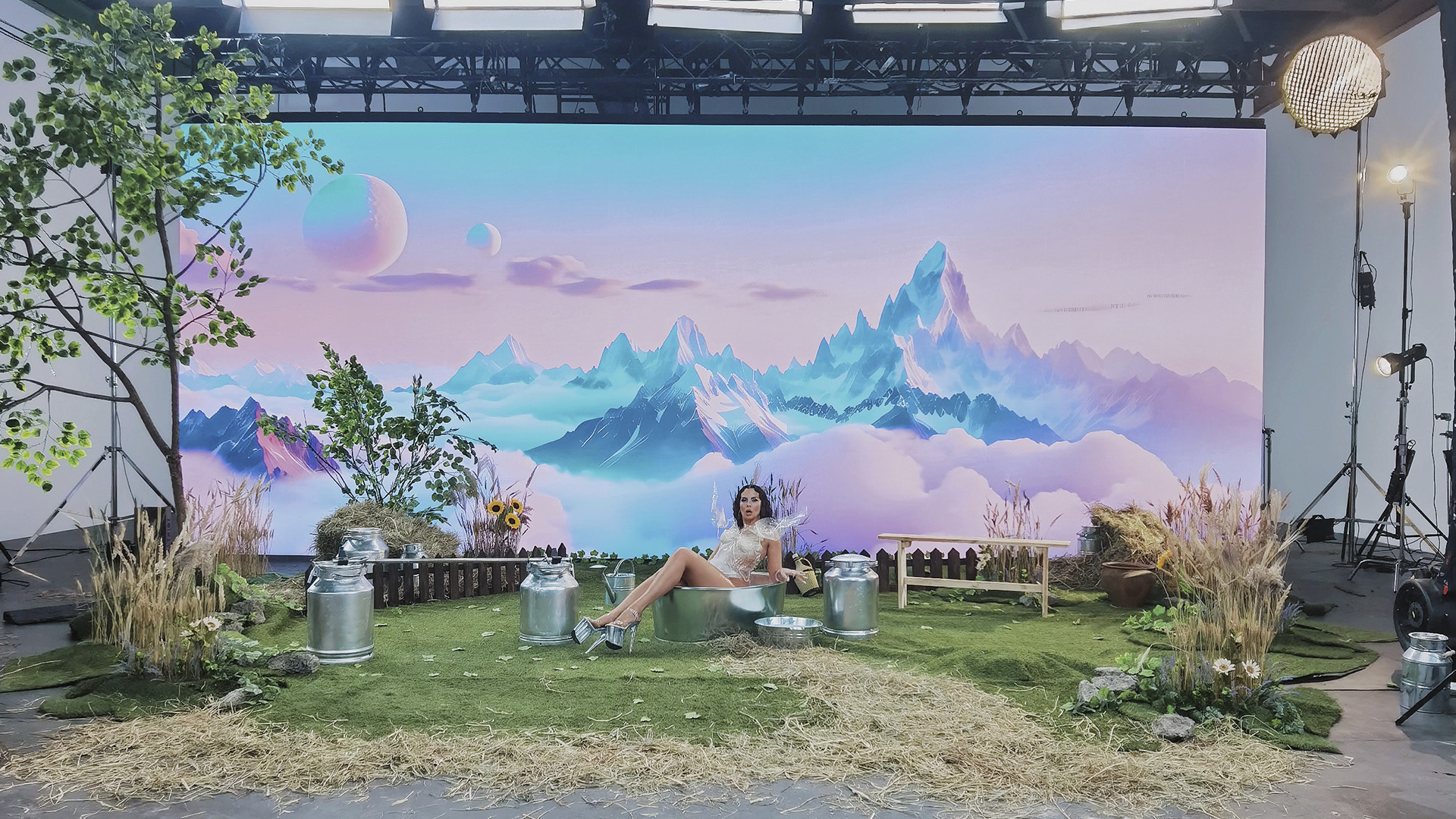 Зйомка на білій циклорамі та у чорних павільйонах SP Studio